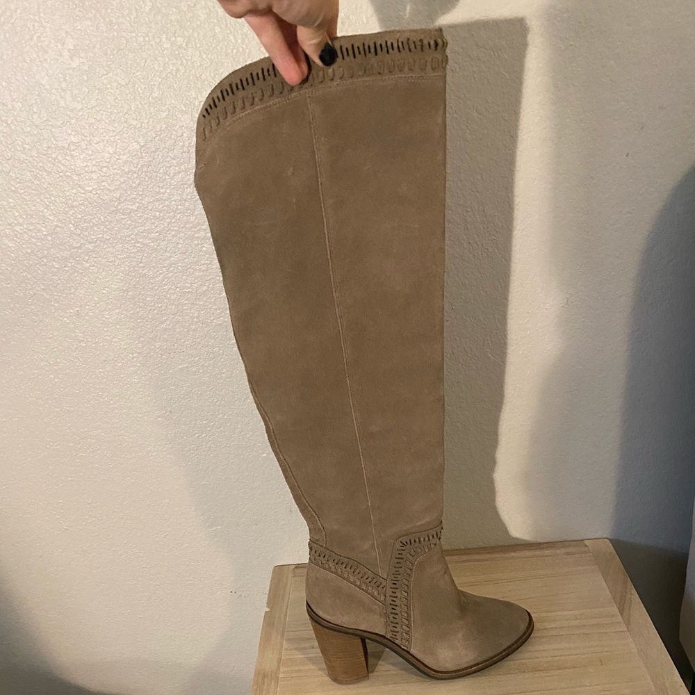 Vince Camuto, SUEDE,SIZE 8.5,TUAPE, KNEE HIGH
